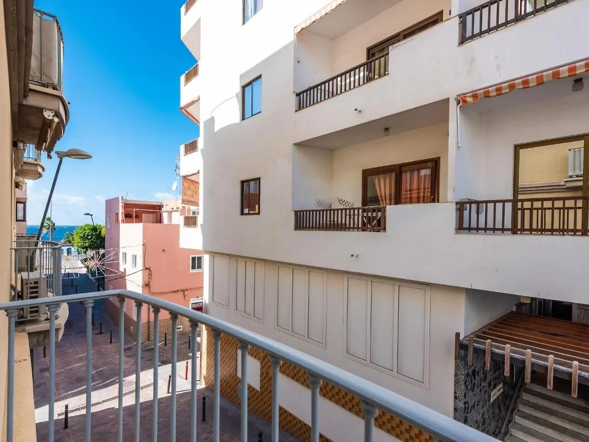 Apartment 205 Los Cristianos By The Beach, Center, Wifi Ac Arona